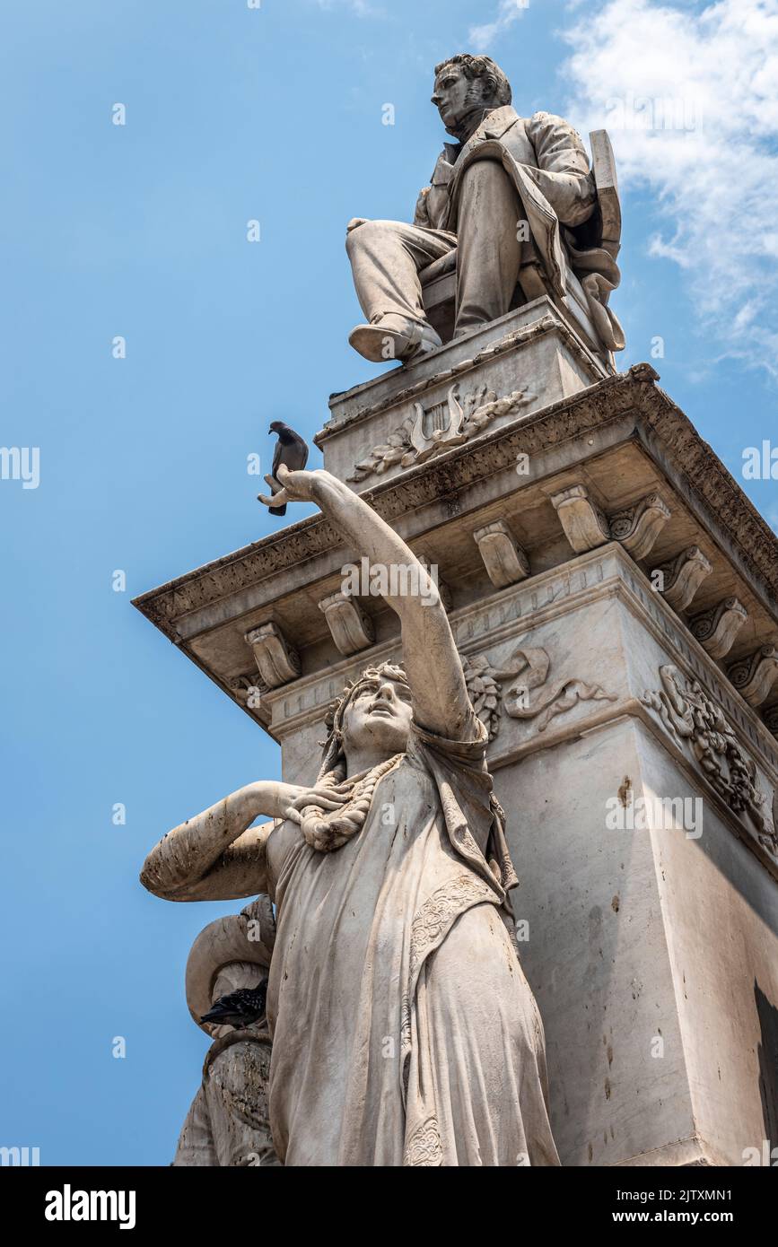 Das Denkmal für den berühmten Opernkomponisten Vincenzo Bellini in seiner Heimatstadt Catania, Sizilien, Italien Stockfoto