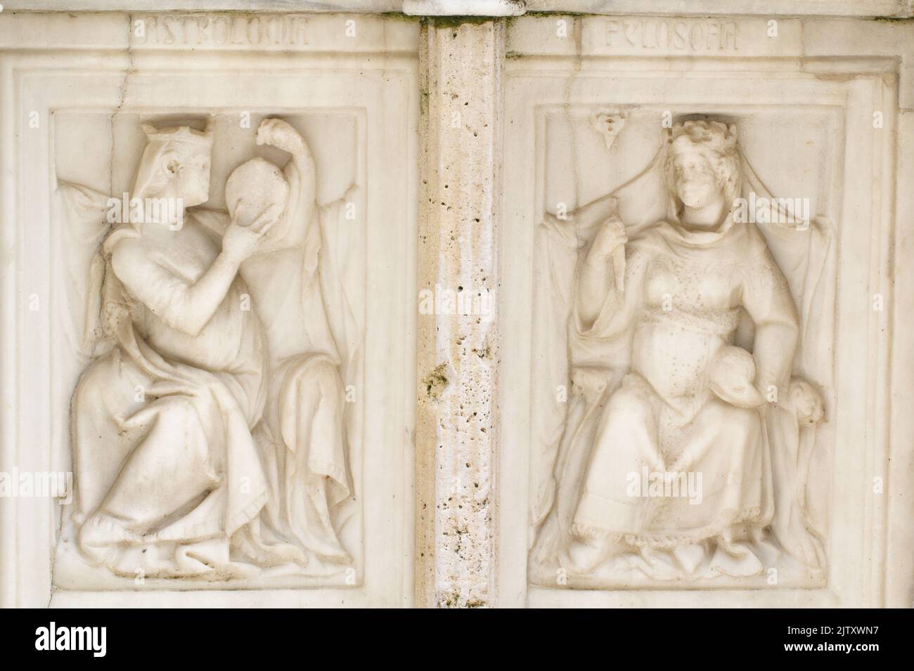 Astronomie und Philosophie - Detail der Fontana Maggiore (1275), ein Meisterwerk der mittelalterlichen Skulptur Symbol der Stadt Perugia - Italien Stockfoto