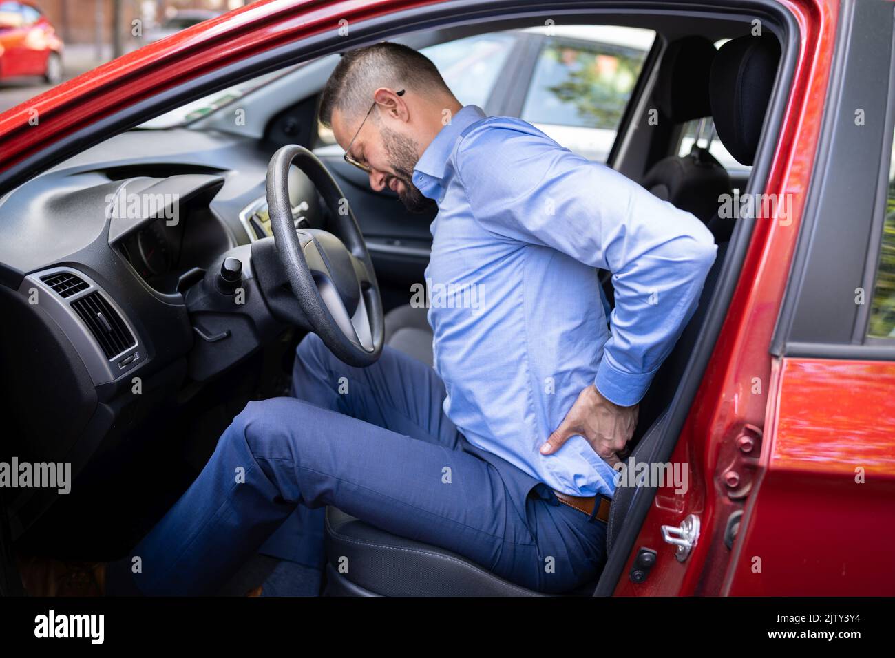 Rückenschmerzen Autofahren Verletzungen Und Müde Stockfoto