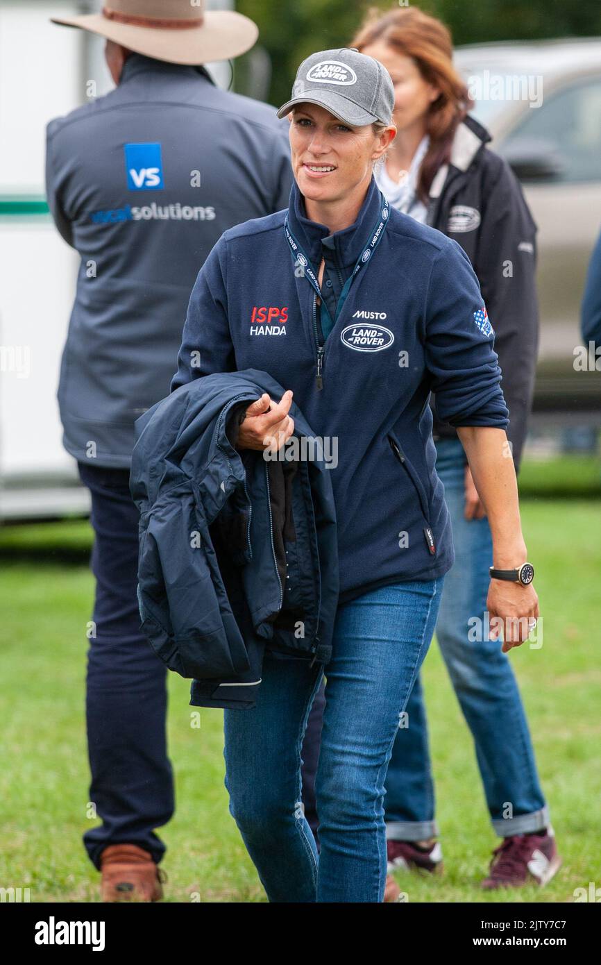 Stamford, Großbritannien. 2. September 2022. Zara Tindall bei den Land Rover Burghley Horse Trials 2022, die auf dem Gelände des Burghley House in Stamford, Lincolnshire, England, Großbritannien, abgehalten wurden. Quelle: Jonathan Clarke/Alamy Live News Stockfoto