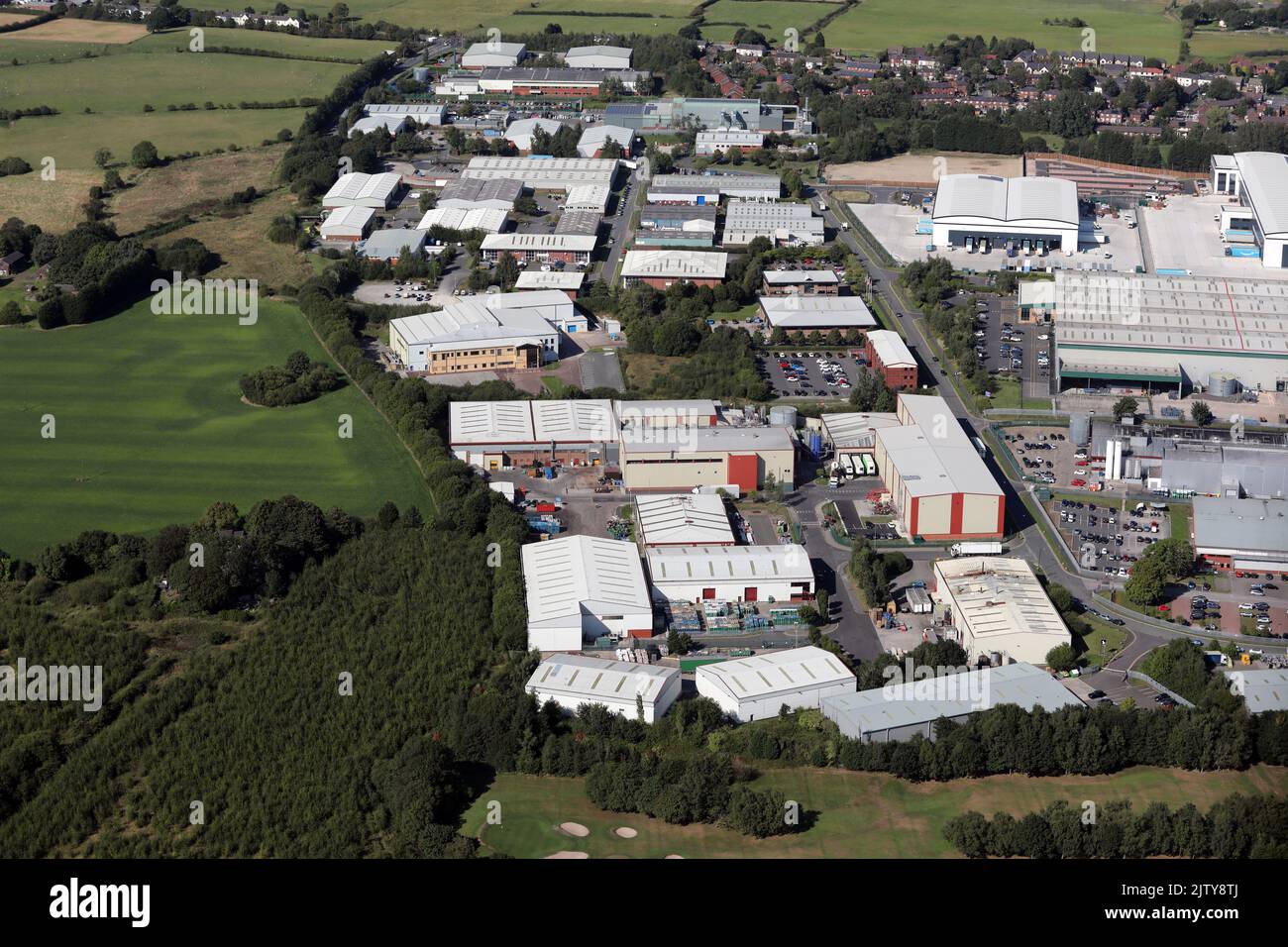 Luftaufnahme der Industrie in Westhoughton bei Bolton. Die Great Bank Road verläuft rechts vom Bild. Stockfoto