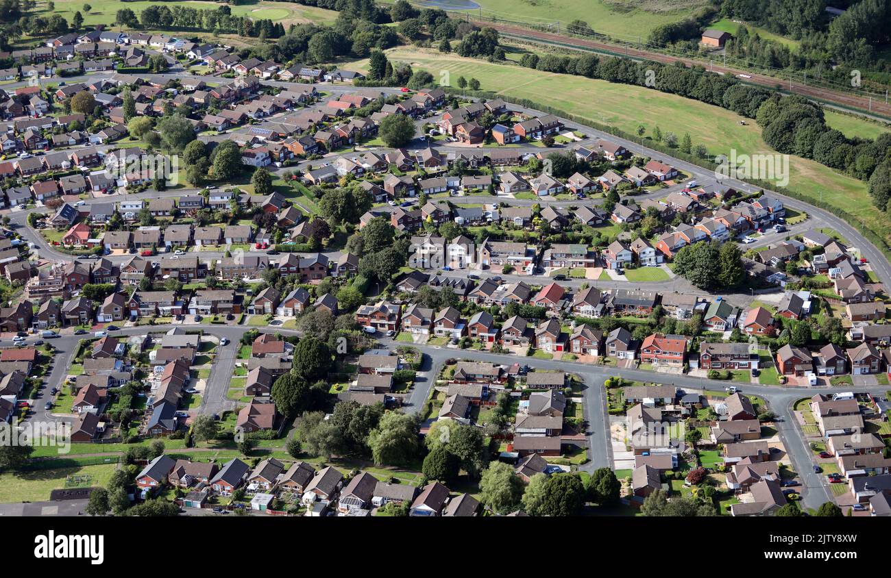 Luftaufnahme einer typischen Mittelklasse-Wohnsiedlung in Nordengland, Großbritannien. Dieses besondere Anwesen befindet sich im Westen von Bolton. Stockfoto