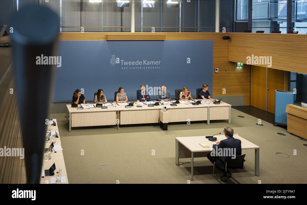 2022-09-02 14:03:32 DEN HAAG - Gertjan Lankhorst im Untersuchungsraum des Repräsentantenhauses während einer öffentlichen Befragung des parlamentarischen Untersuchungsausschusses zur Erdgasförderung in Groningen. Das Komitee untersucht die Jahre der Gasbohrungen in der Provinz. Von 2003 bis 2005 war er Generaldirektor für Energie im Wirtschaftsministerium und CEO bei GasTerra (2006-2016). Seit 2017 ist er Vorsitzender des Vereins für Energie, Umwelt und Wasser. ANP LEX VAN LIESHOUT niederlande Out - belgien Out Stockfoto