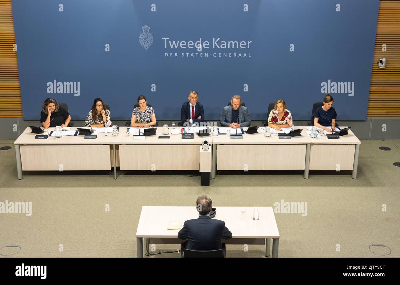 2022-09-02 14:03:09 DEN HAAG - Gertjan Lankhorst im Untersuchungsraum des Repräsentantenhauses während einer öffentlichen Befragung des parlamentarischen Untersuchungsausschusses zur Erdgasförderung in Groningen. Das Komitee untersucht die Jahre der Gasbohrungen in der Provinz. Von 2003 bis 2005 war er Generaldirektor für Energie im Wirtschaftsministerium und CEO bei GasTerra (2006-2016). Seit 2017 ist er Vorsitzender des Vereins für Energie, Umwelt und Wasser. ANP LEX VAN LIESHOUT niederlande Out - belgien Out Stockfoto