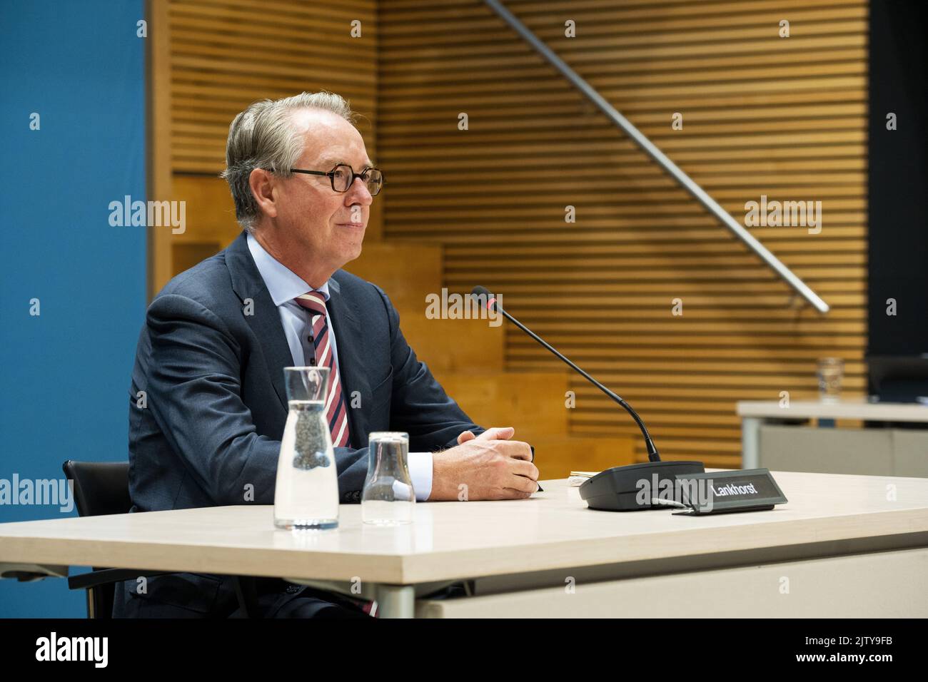 2022-09-02 14:01:32 DEN HAAG - Gertjan Lankhorst im Untersuchungsraum des Repräsentantenhauses während einer öffentlichen Befragung des parlamentarischen Untersuchungsausschusses zur Erdgasförderung in Groningen. Das Komitee untersucht die Jahre der Gasbohrungen in der Provinz. Von 2003 bis 2005 war er Generaldirektor für Energie im Wirtschaftsministerium und CEO bei GasTerra (2006-2016). Seit 2017 ist er Vorsitzender des Vereins für Energie, Umwelt und Wasser. ANP LEX VAN LIESHOUT niederlande Out - belgien Out Stockfoto