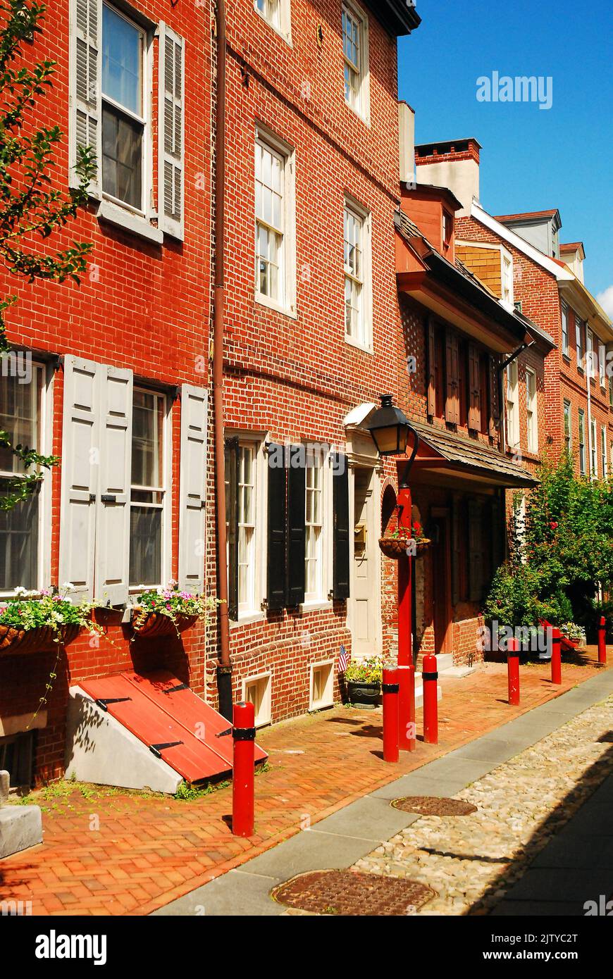 Elfreth's Alley in Philadelphia gilt als die älteste Straße in Amerika, die ständig genutzt wird. Es ist seit Kolonialzeiten besetzt Stockfoto