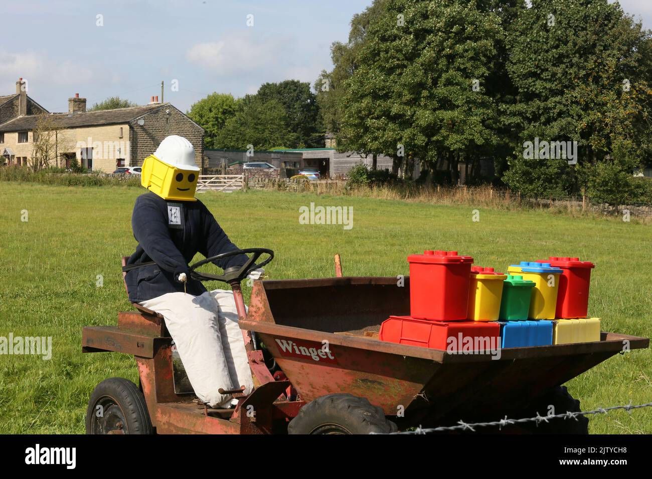 Norland, Großbritannien. 2.. September 2022. Das jährliche Vogelscheuche-Festival in Norland findet unter dem Motto „Kinderfavoriten“ statt. Norland, West Yorkshire, Großbritannien. Kredit: Barbara Cook/Alamy Live Nachrichten Stockfoto