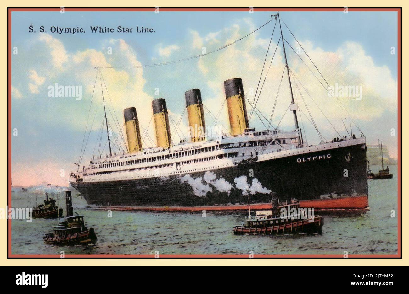 RMS Olympic 1900s (Schwesterschiff der RMS Titanic) wird von Pilotschleppern im New Yorker Hafen unterstützt, einem identischen Ozeandampfer mit RMS Titanic, der unter der Flagge der White Star Line segelt. New York Harbor Amerika USA Stockfoto