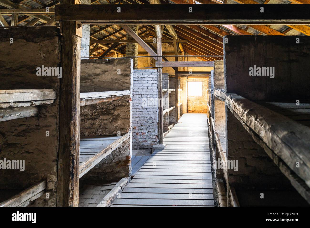 Baracke für Häftlinge im Konzentrationslager Auschwitz-Birkenau. Oswiecim, Polen, 17. Juli 2022 Stockfoto