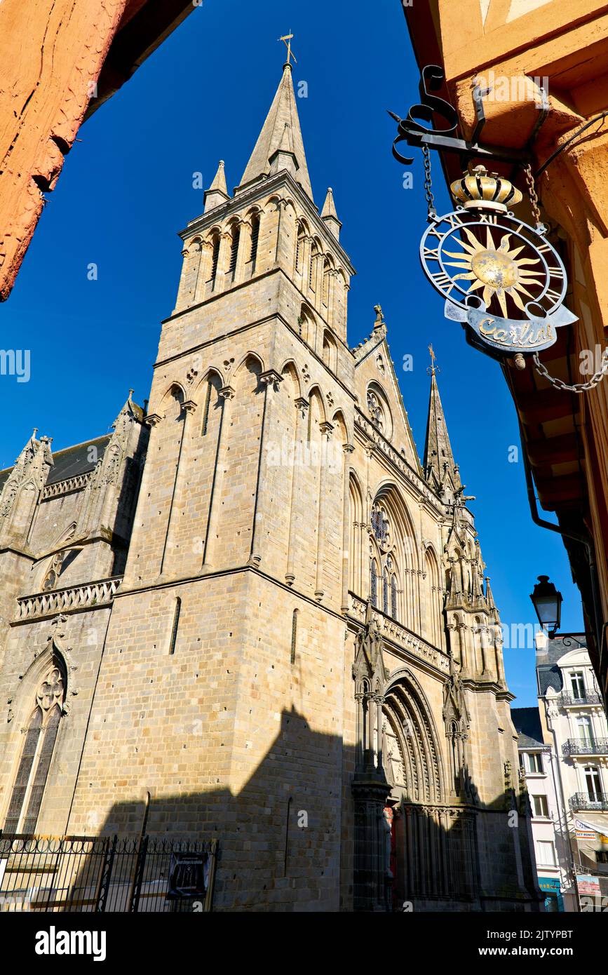 Vannes Bretagne Frankreich. Kathedrale von Saint-Pierre auf dem Platz Henry IV Stockfoto