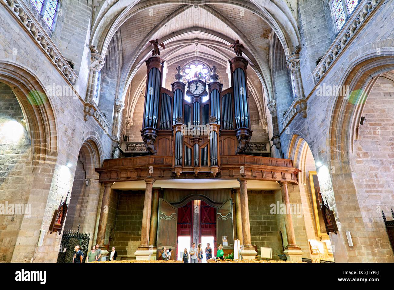 Vannes Bretagne Frankreich. Kathedrale von Saint-Pierre auf dem Platz Henry IV Stockfoto