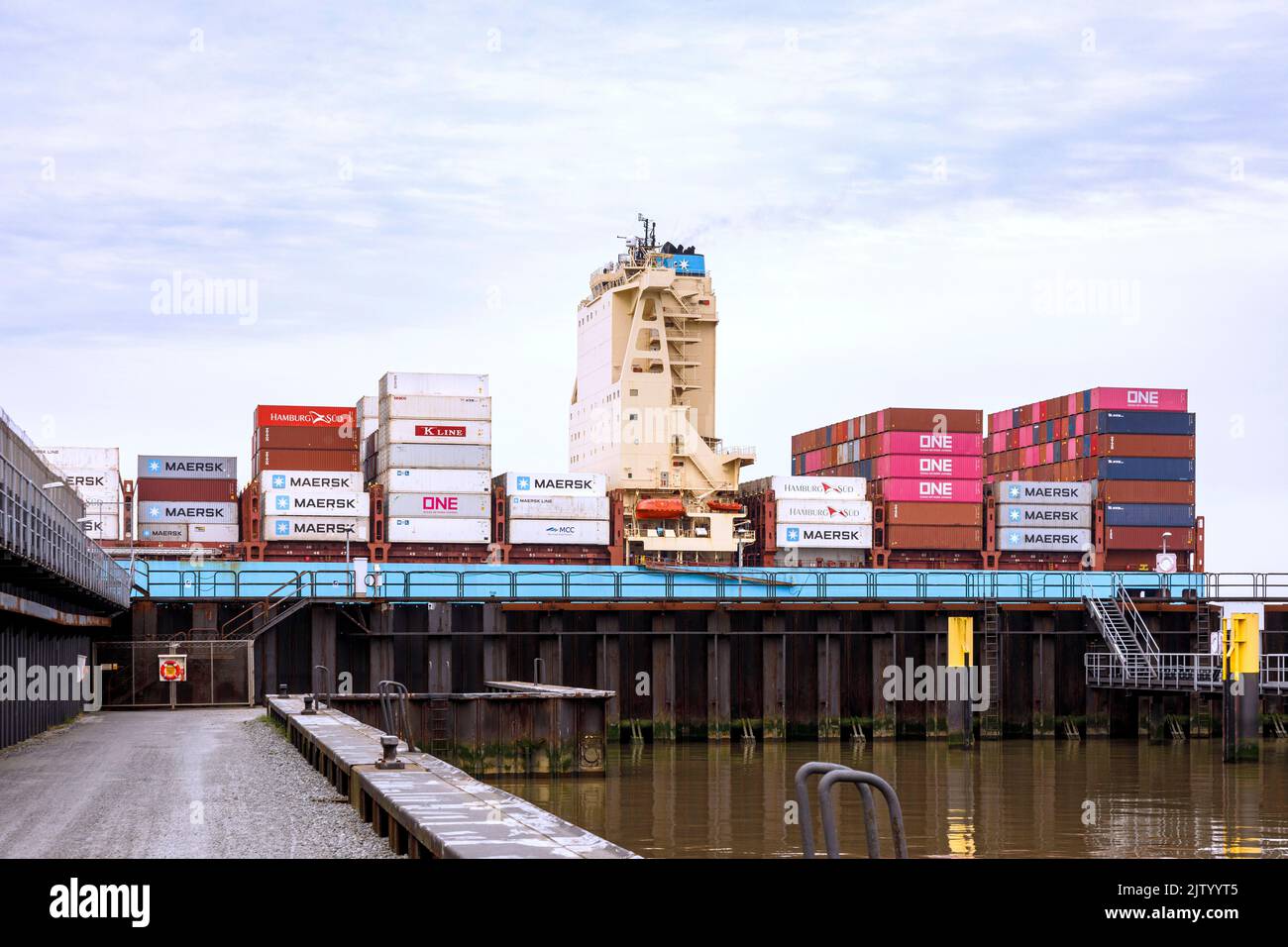 Das Containerschiff Maersk Luz befindet sich im Überseehafen Bremerhaven Stockfoto