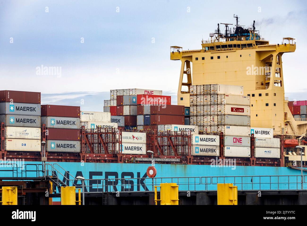 Das Containerschiff Maersk Luz befindet sich im Überseehafen Bremerhaven Stockfoto