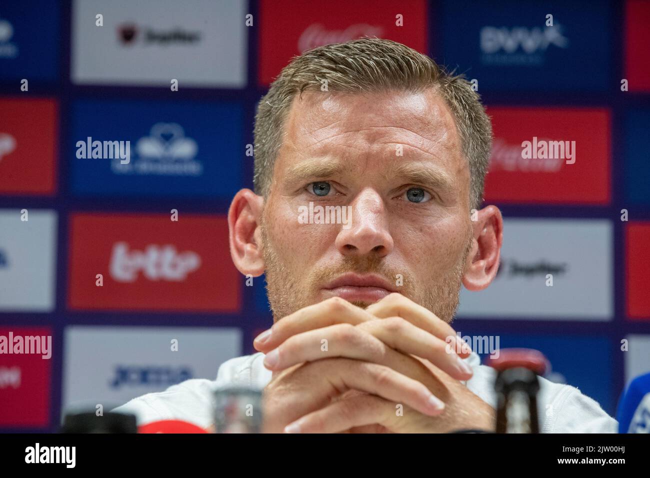 Brüssel, Belgien. 02. September 2022. Anderlechts neuer Spieler Jan Vertonghen spricht am Freitag, 02. September 2022, während einer Pressekonferenz des belgischen Fußballteams RSC Anderlecht mit der Presse, um ihren neuen Spieler, den belgischen Nationalspieler Vertonghen, vorzustellen. BELGA FOTO NICOLAS MAETERLINCK Kredit: Belga Nachrichtenagentur/Alamy Live News Stockfoto