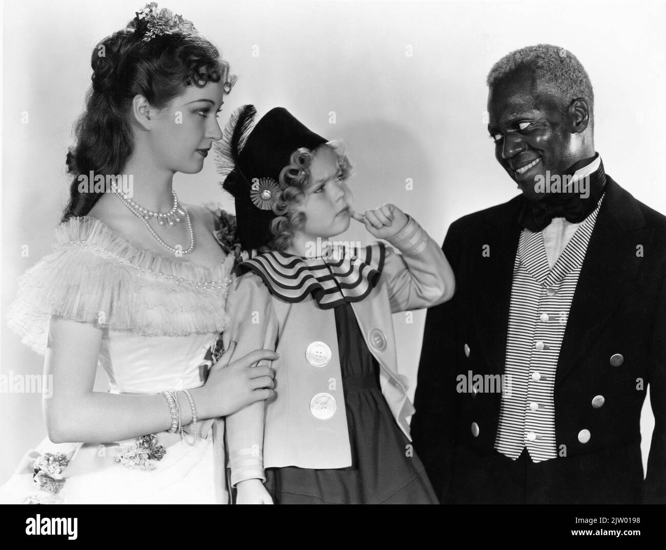 EVELYN VENABLE SHIRLEY TEMPLE und BILL 'BOJANGLES' ROBINSON in THE LITTLE COLONEL 1935 Regisseur DAVID BUTLER nach der Geschichte von Anne Fellows Johnson Kostümdesign William Lambert Produzent Buddy G. DeSylva Fox Film Corporation Stockfoto