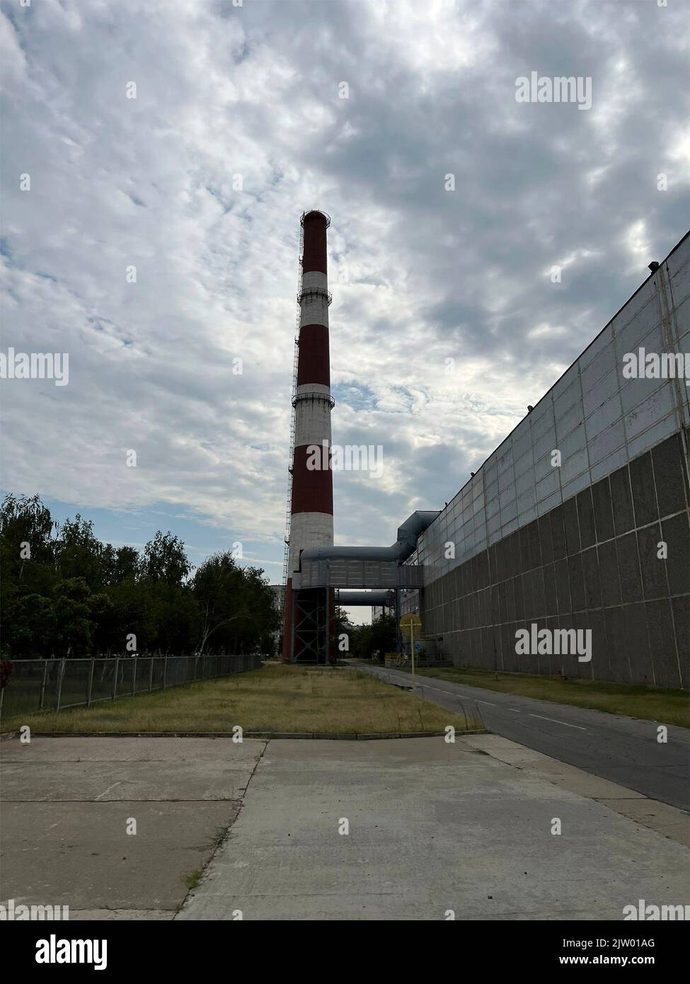 Enerhodar, Ukraine. 02. September 2022. Außenansicht des Atomkraftwerks Saporizhzhia nach der Ankunft des IAEO-Teams für nukleare Sicherheit am 2. September 2022 in Enerhodar, Ukraine. Kredit: IAEA Mission/IAEA Imagebank/Alamy Live Nachrichten Stockfoto