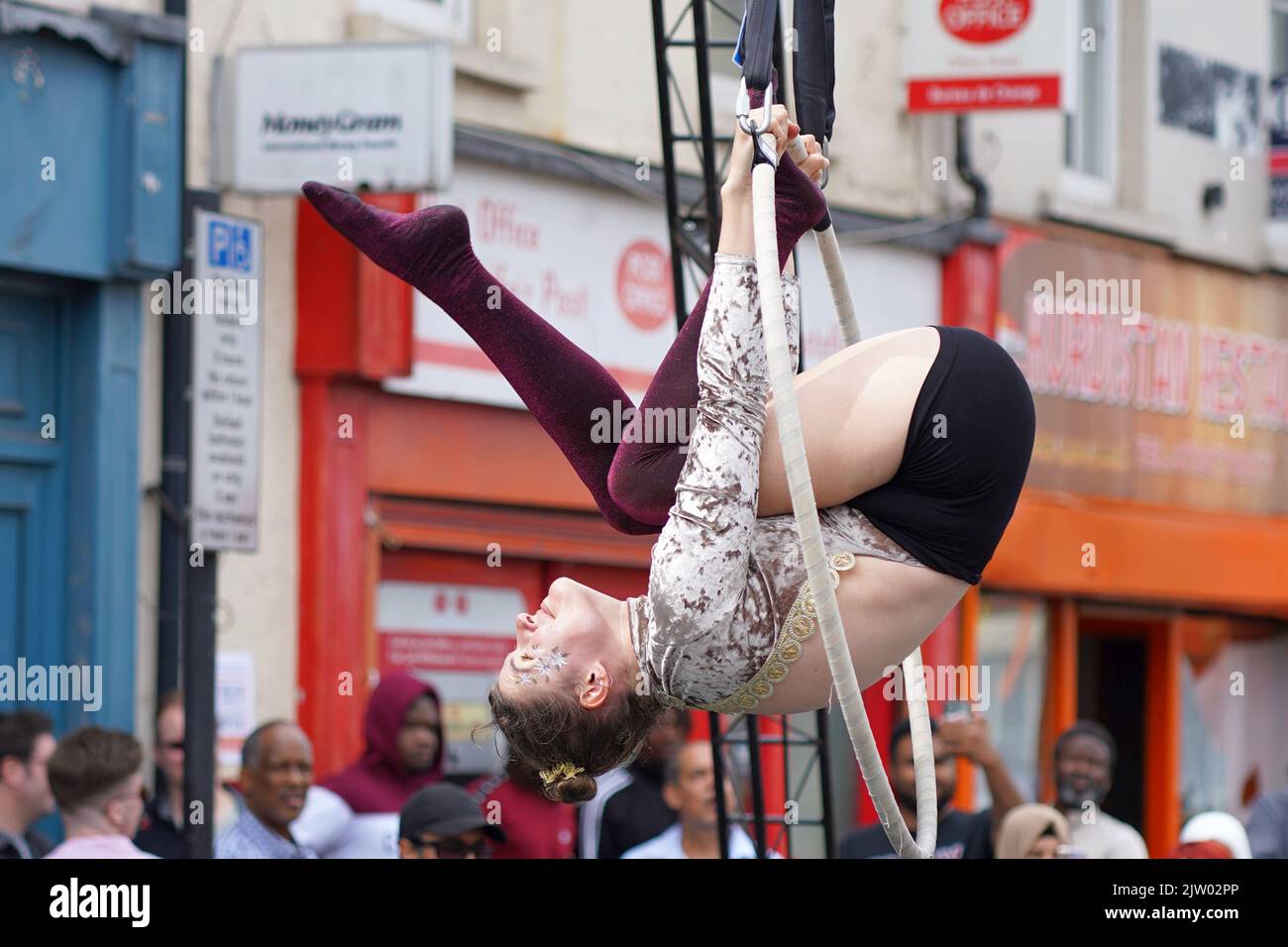 Akrobaten vom No Fit State Circus beim Clifton Street Festival, 2022 Stockfoto