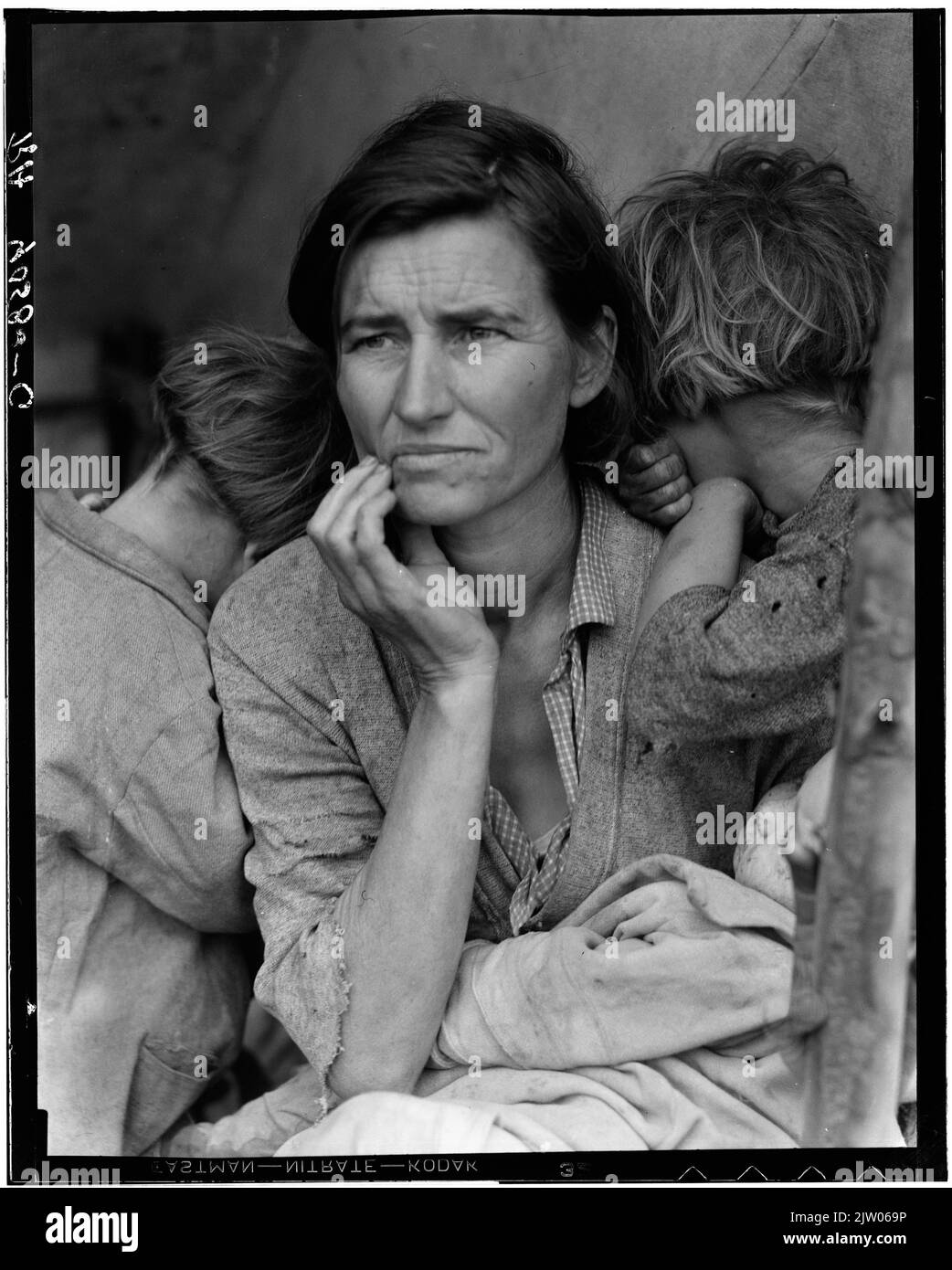 Migrant Mother von Dorothea lange. März 1936. Mittellose Erbsenpflücker in Kalifornien. Mutter von sieben Kindern. Zweiunddreißig Jahre alt. Nipomo, Kalifornien. Stockfoto