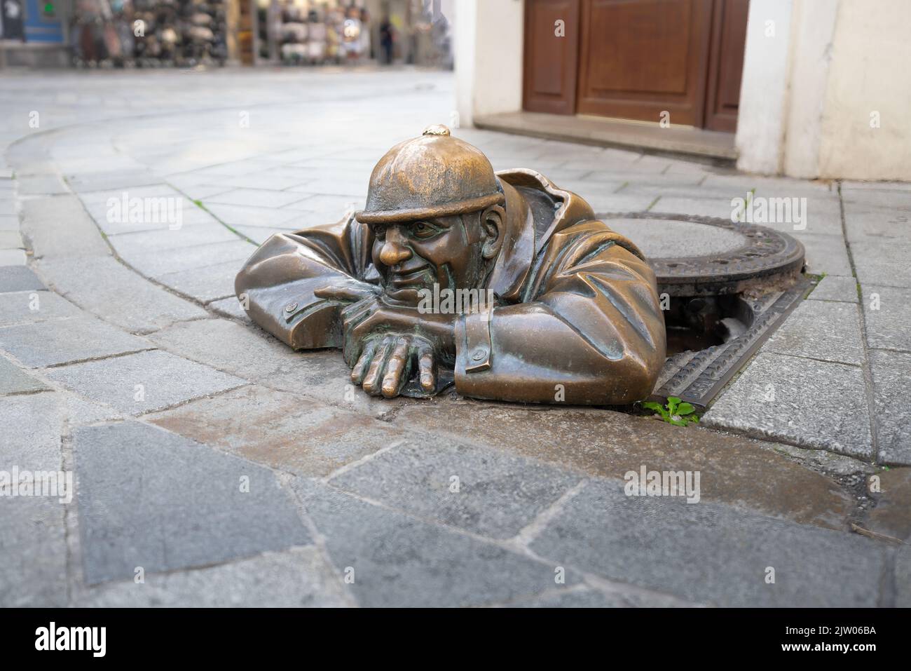 Mann bei der Arbeit Skulptur (Cumil von Viktor Hulík , 1997) - Bratislava, Slowakei Stockfoto