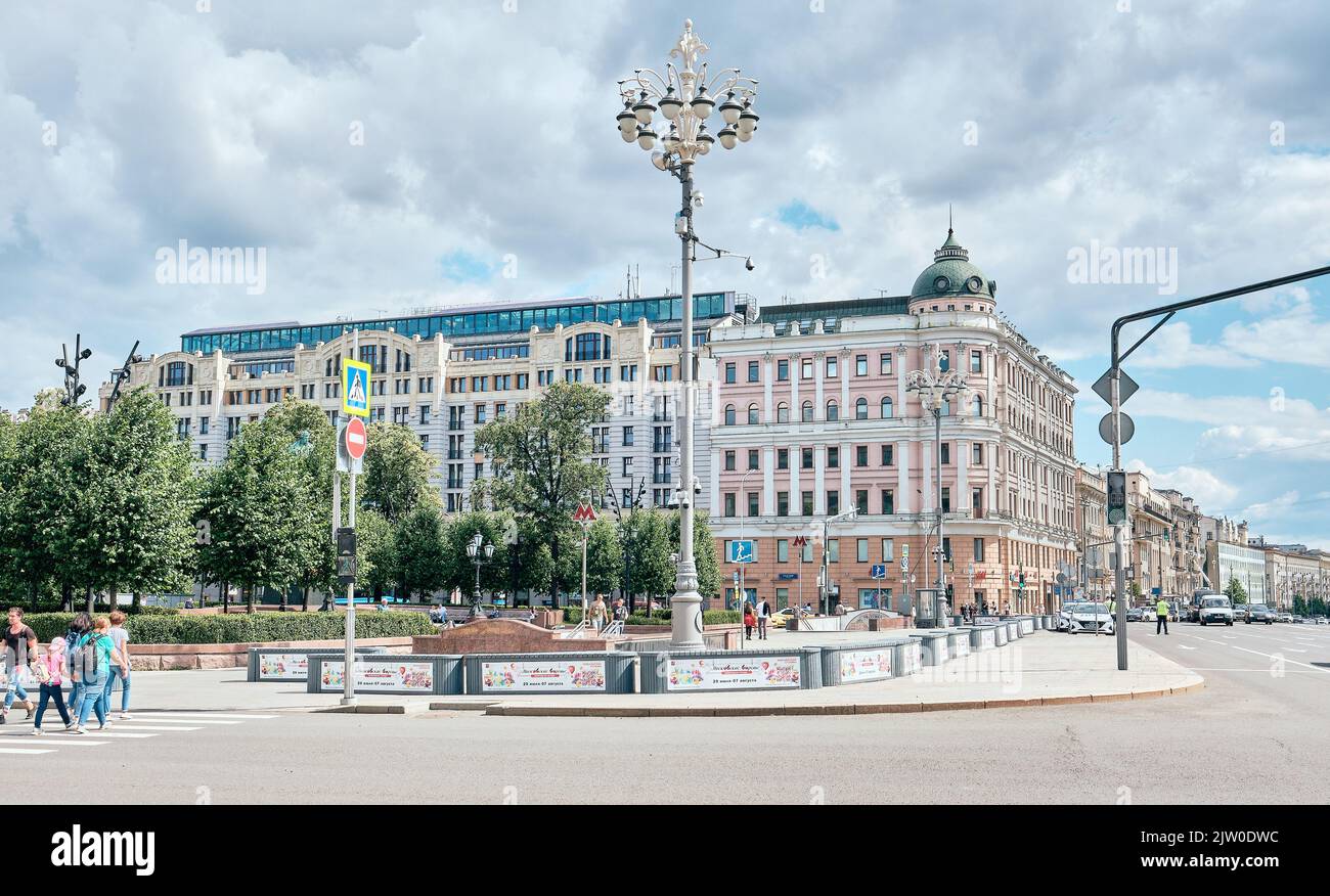 Ein Blick auf das historische Gebäude, erbaut im Jahr 1881, auf der Grundlage der ehemaligen M.S. Logunovoy profitable Häuser, Tverskaya Straße: Moskau, Russland - 22. Juli 2 Stockfoto