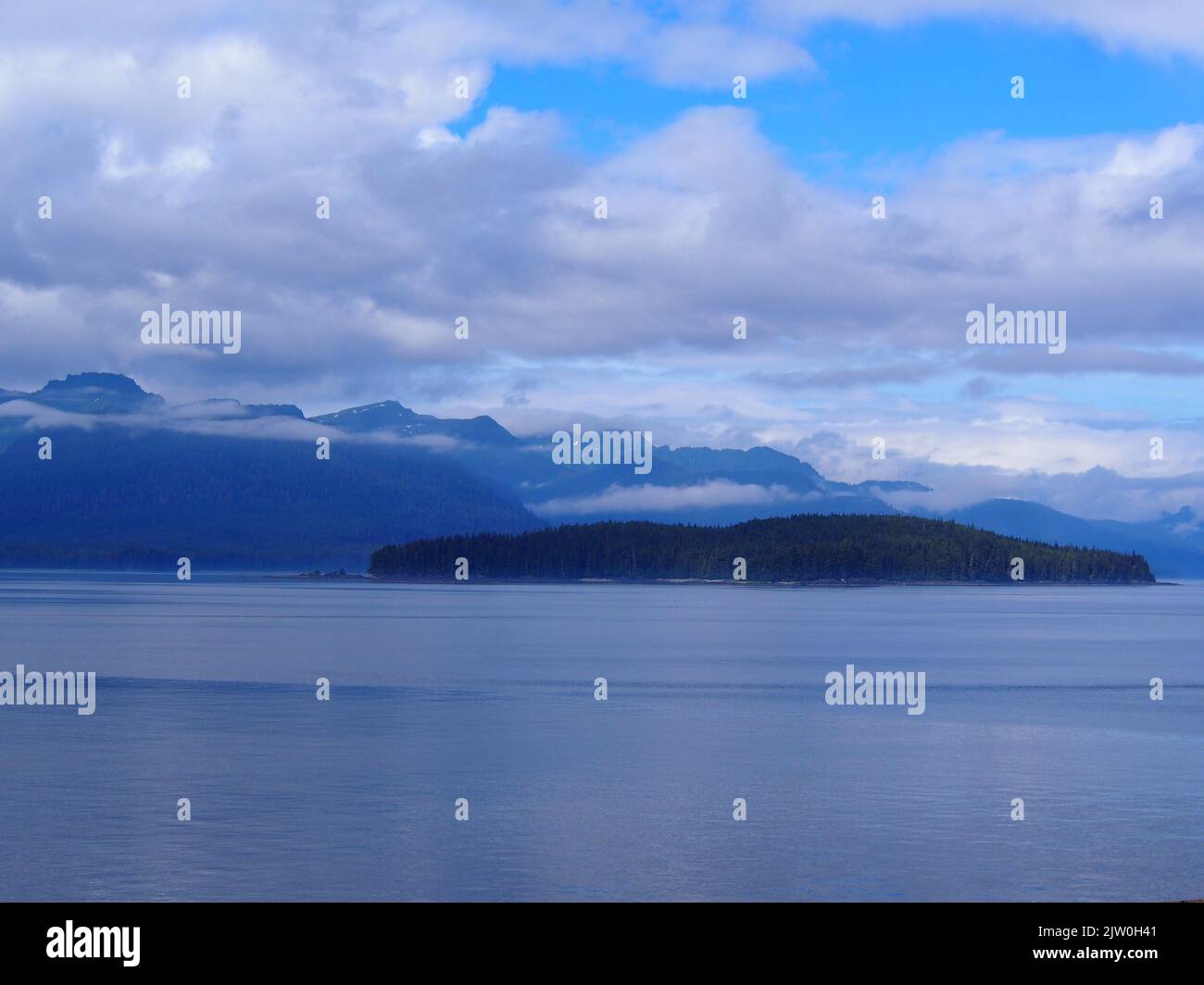 Sonnenuntergang von der Rückseite eines Kreuzfahrtschiffs Stockfoto