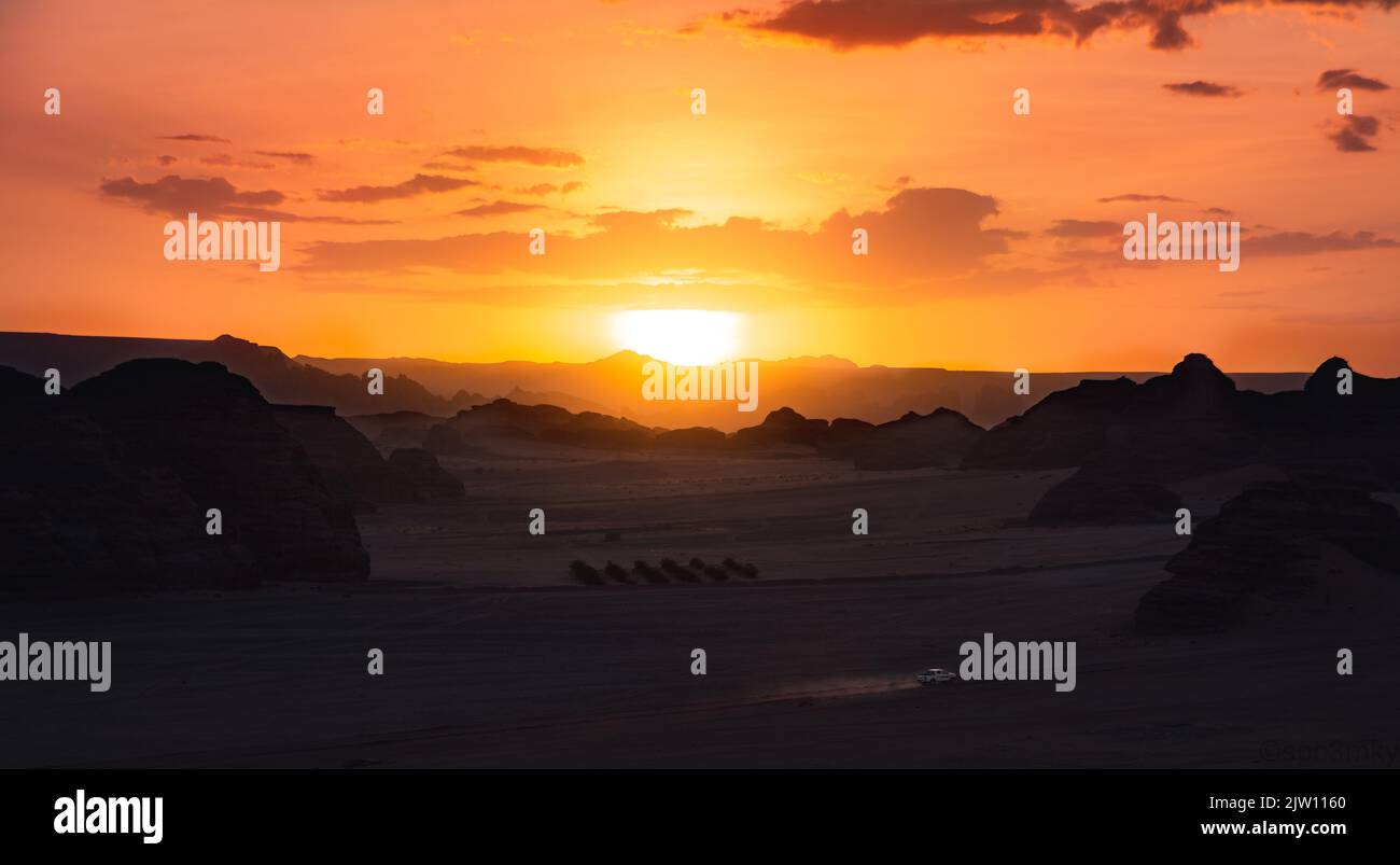 Sonnenuntergang im Al Ula Valley, Saudi-Arabien. Stockfoto