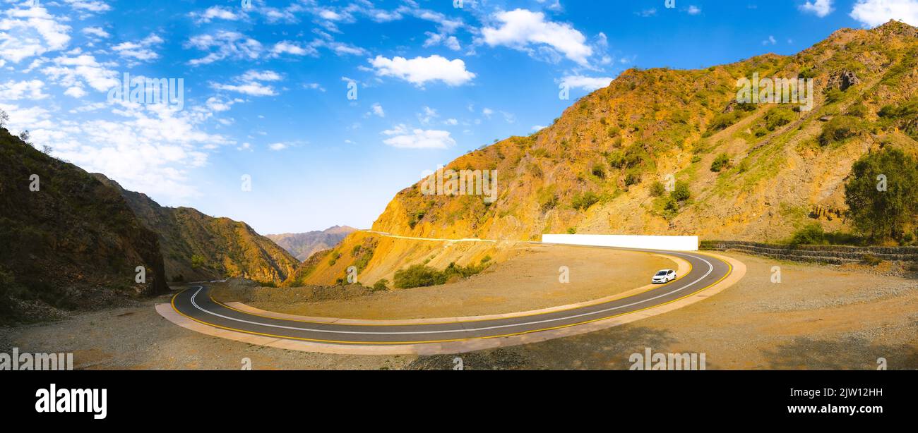 Panoramablick auf eine kurvige Straße in Jizan, Saudi-Arabien. Stockfoto