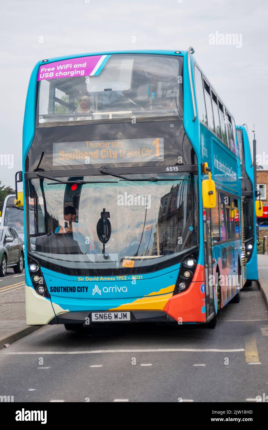 Arriva Doppeldeckerbus zu Ehren des Parlamentsabgeordneten Sir David Amess benannt und dekoriert, um den Status der Stadt Southend on Sea, Essex, Großbritannien, zu feiern Stockfoto