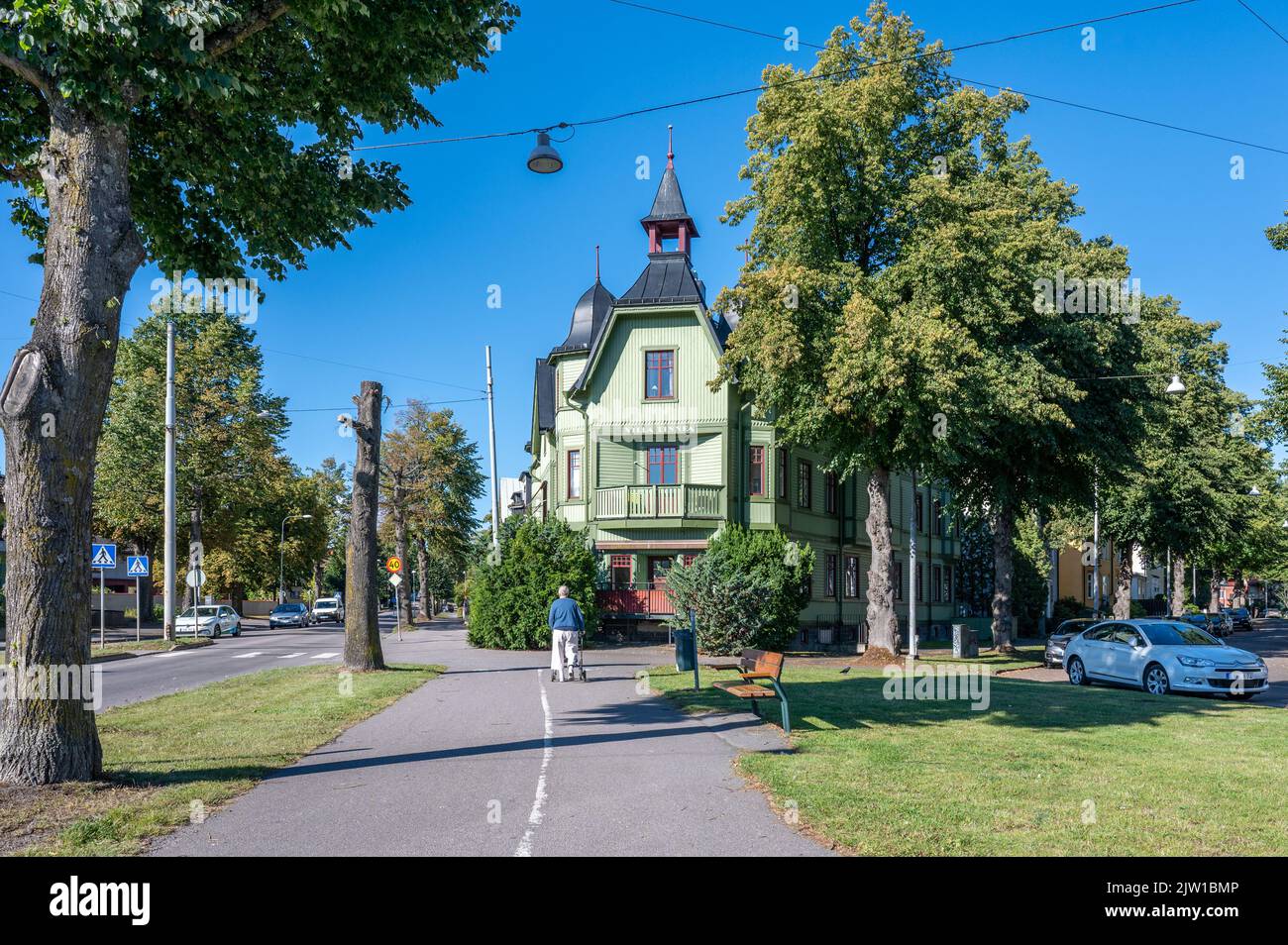 Vintage-Villa im Wohnviertel Kneippen, umgewandelt in ein Gesundheitszentrum in Norrkoping, Schweden Stockfoto