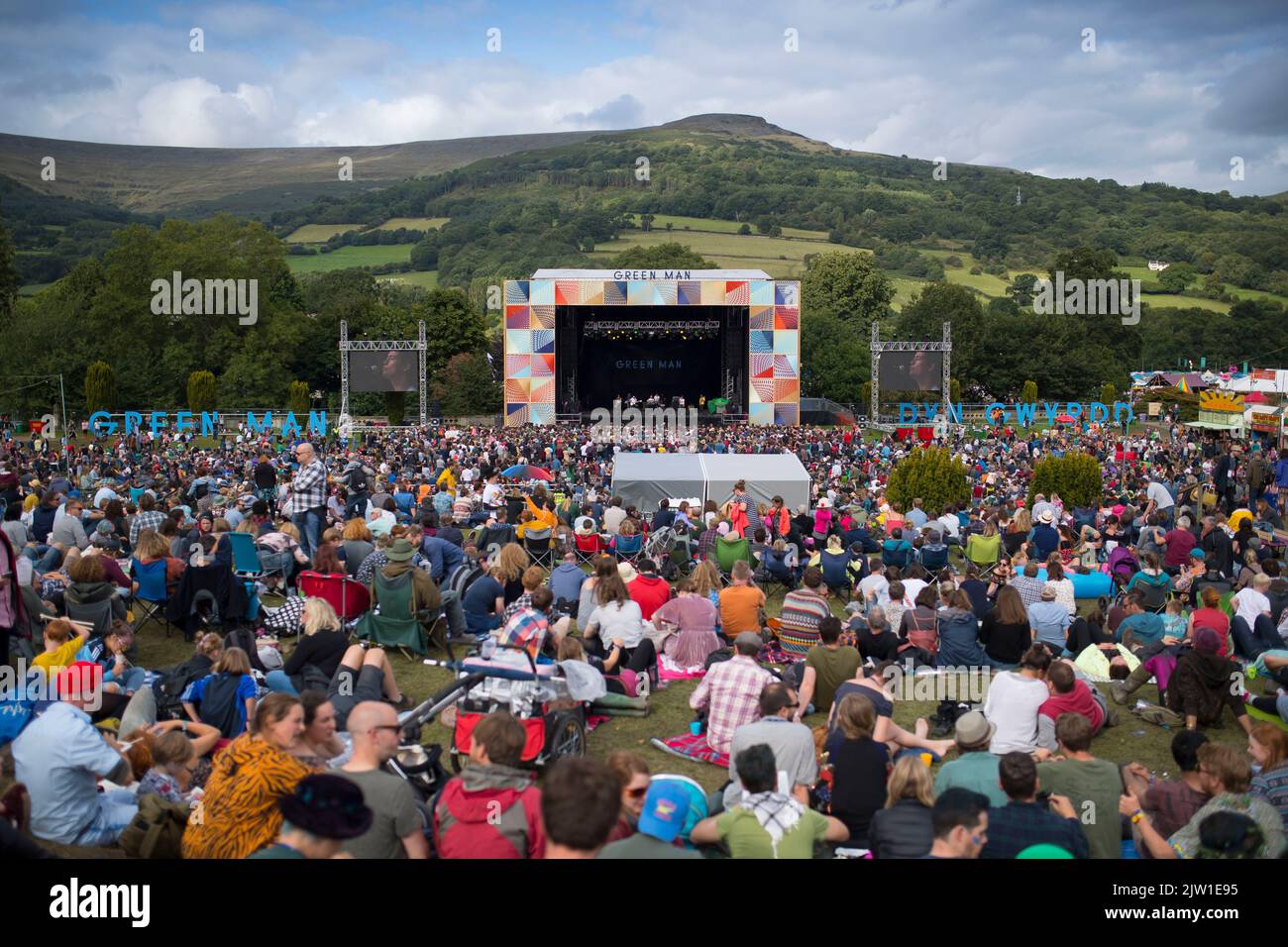Ein allgemeiner Blick auf die Hauptbühne beim Green man Festival in Crickhowell, Wales, Vereinigtes Königreich. Stockfoto