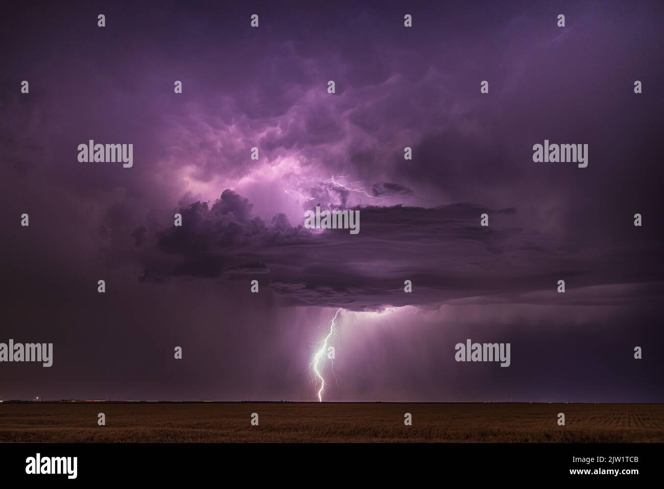 Storrmy Farmlandschaft in der Nähe von Grinnell, Kansas Stockfoto