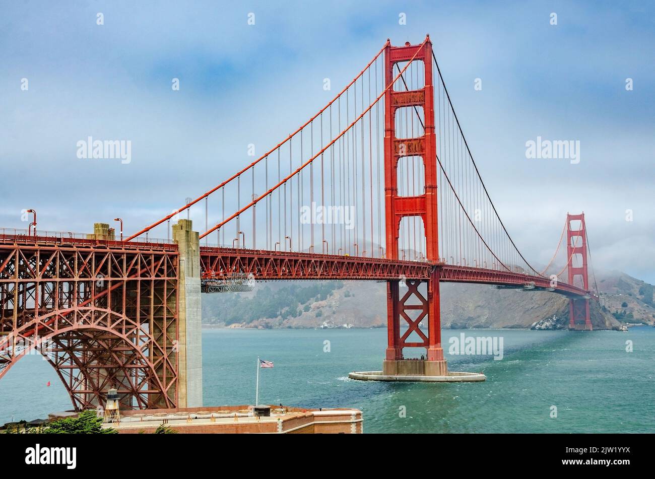 Die Golden Gate Bridge in San Francisco, Kalifornien, ist ein Wahrzeichen und eine Touristenattraktion. Stockfoto
