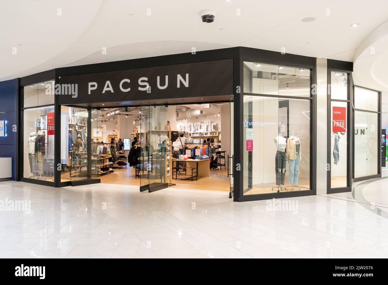 East Rutherford, NJ, USA - 16. August 2022: Ein pazifischer Laden im American Dream Mall in East Rutherford, NJ, USA. Stockfoto