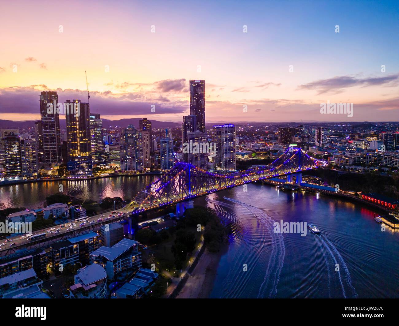 Luftaufnahme der Stadt Brisbane in Australien bei Nacht Stockfoto