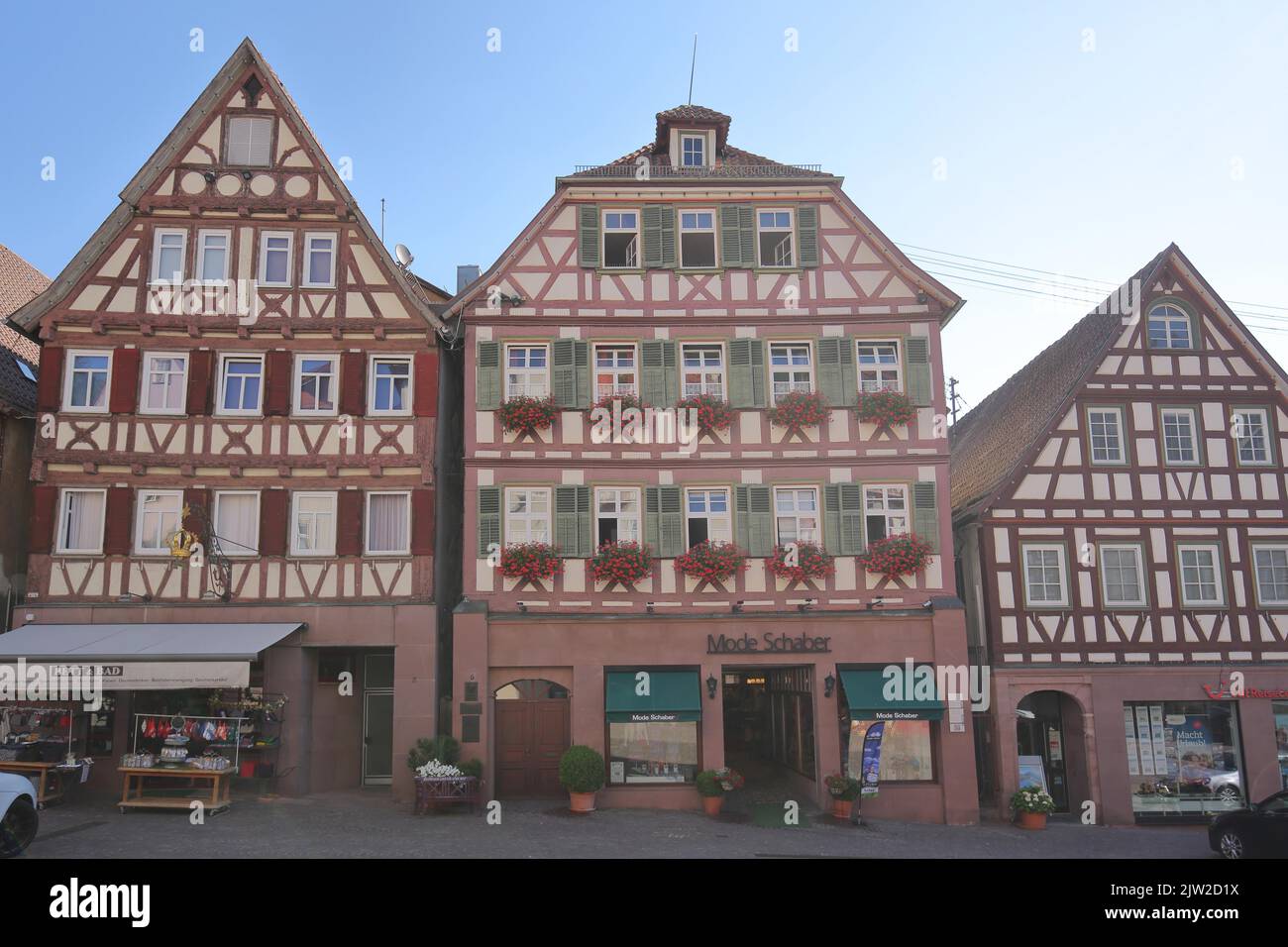 Drei Fachwerkhäuser mit Geburtsort im Zentrum von Hermann Hesse in Calw, Nagoldtal, Nordschwarzwald, Schwarzwald Stockfoto