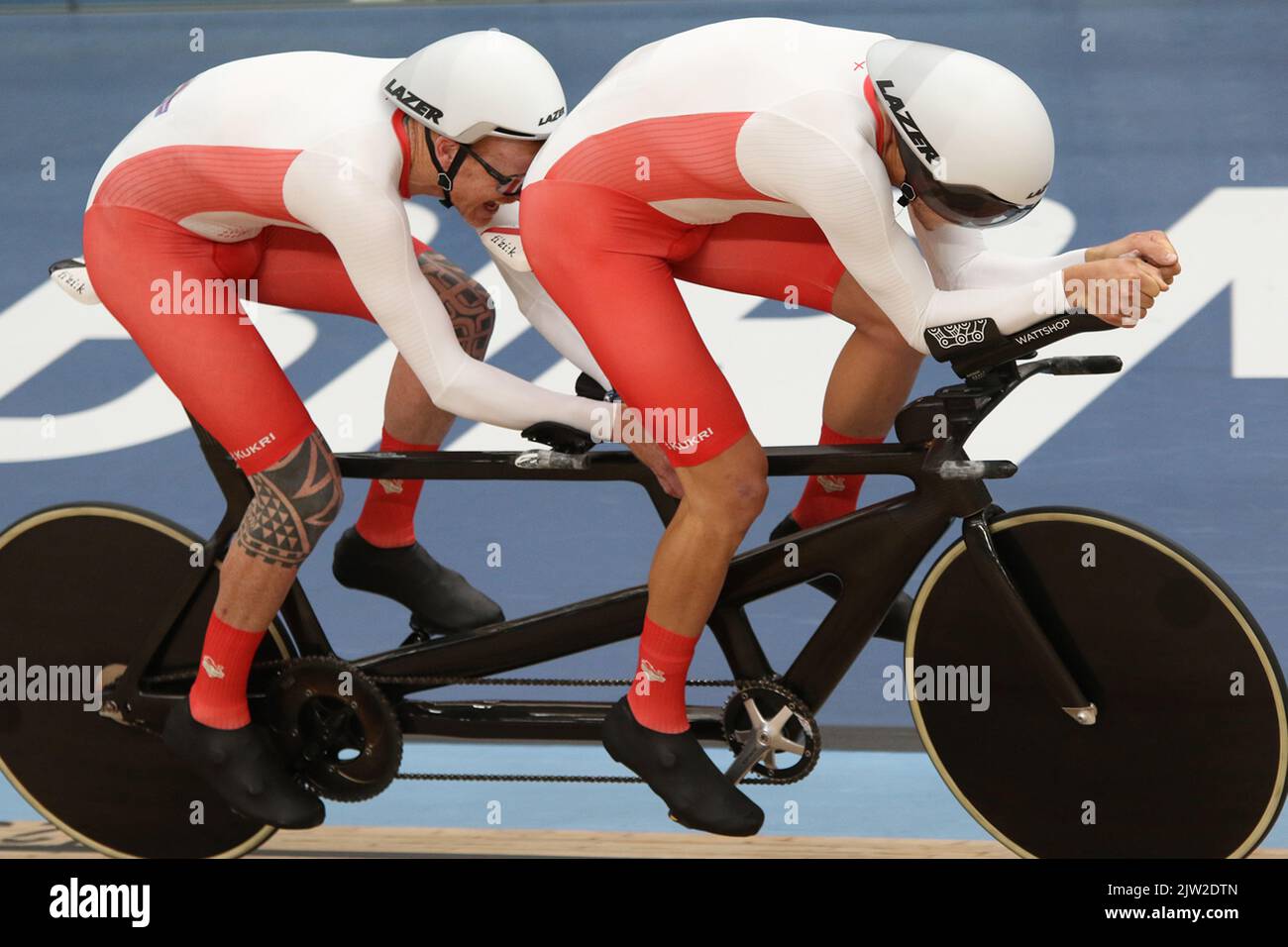 Stephen BATE aus England zusammen mit seinem Piloten Christopher Latham im Men's Tandem B - 1000m Time Trial gewann Bronze bei den Commonwealth-Spielen 2022 im Velodrome, Queen Elizabeth Olympic Park, London. Stockfoto