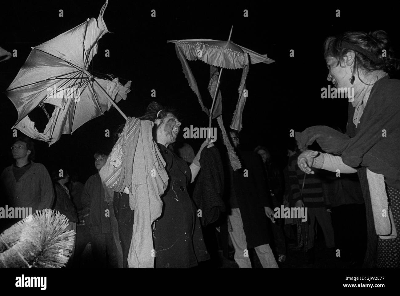 DDR, Berlin, 30. 04. 1990, 1. Walpurgisnacht auf dem Prenzlauer Berg (am Wasserturm) Stockfoto