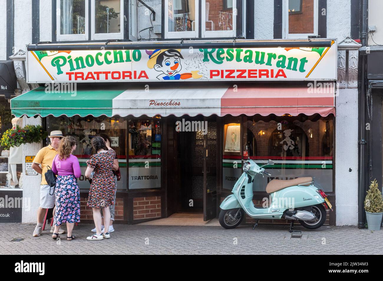 Pinocchio Restaurant Trattoria und Pizzeria im Zentrum von Christchurch, Dorset, England, Großbritannien Stockfoto
