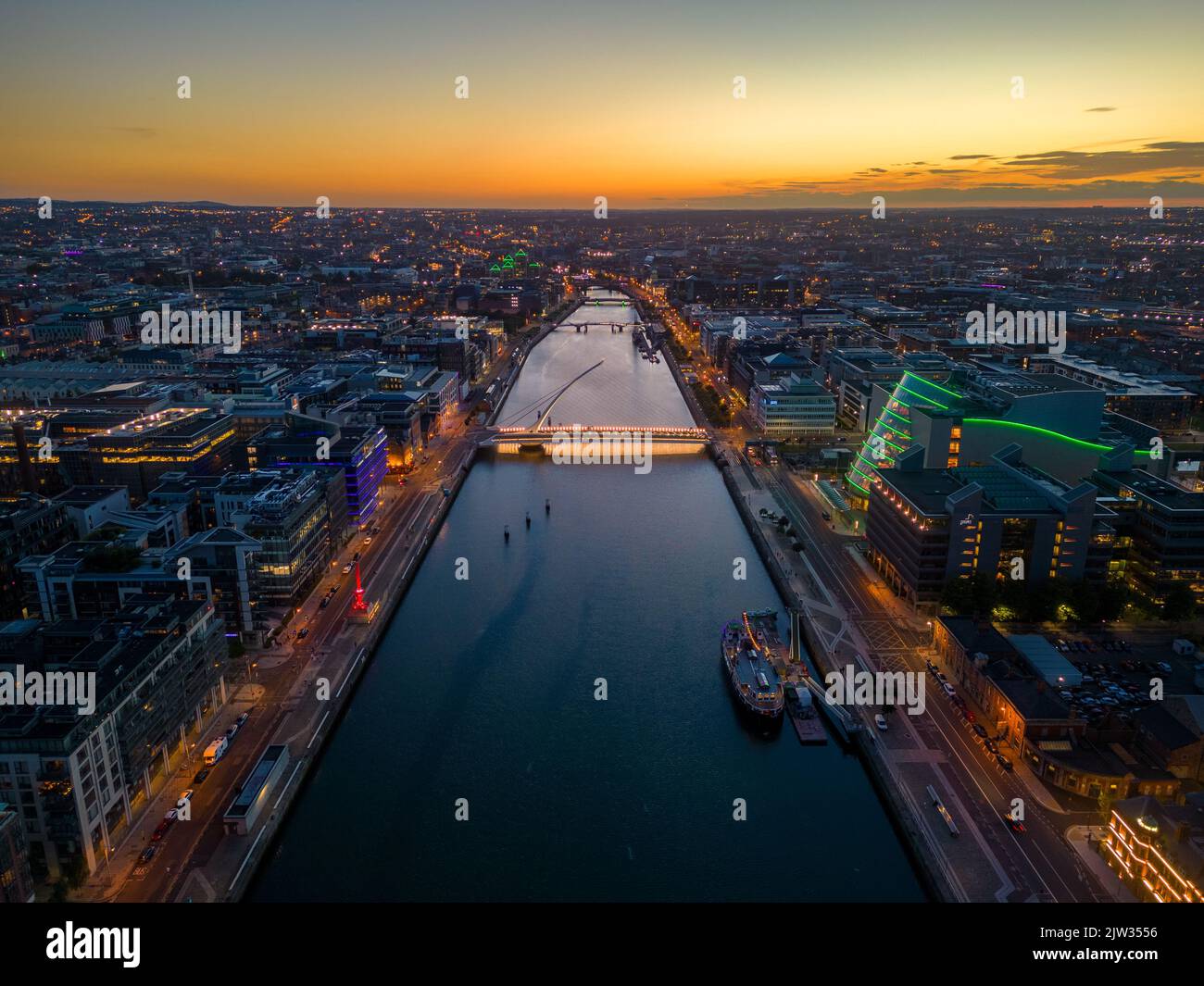 Abenddämmerung über Dublin City. Stockfoto