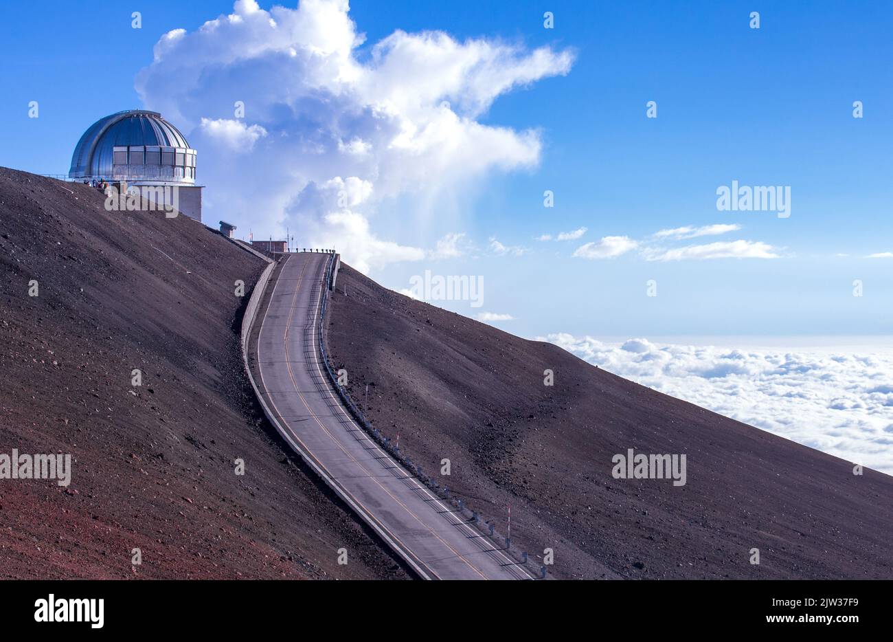 Mit über 4200 Metern auf dem Mauna Kea sind derzeit die leistungsstärksten Teleskope der Welt. Der Berg ist den Hawaiianern heilig. Stockfoto