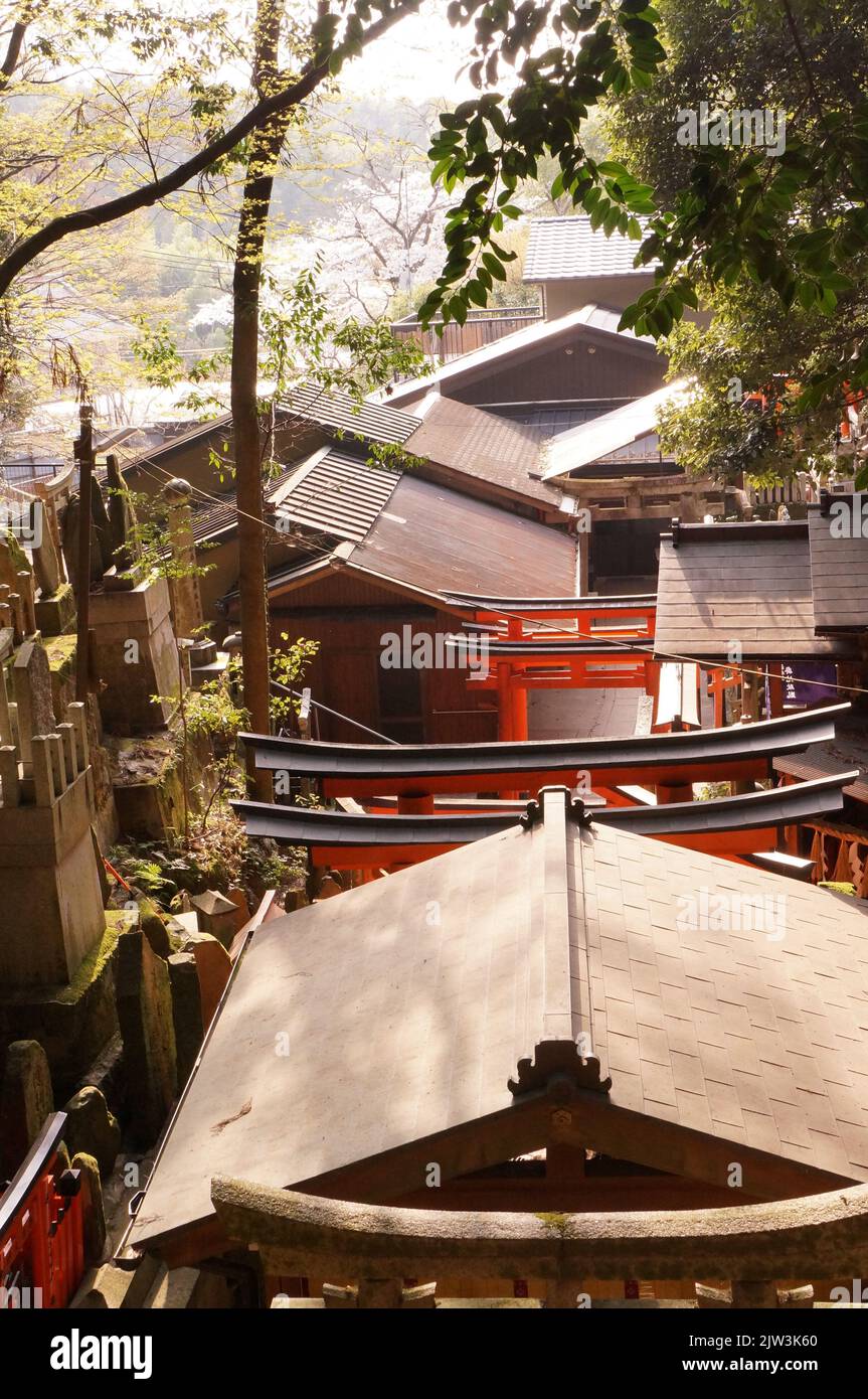 Häuser in der Nähe des Fushimi Inari-Tempels Stockfoto