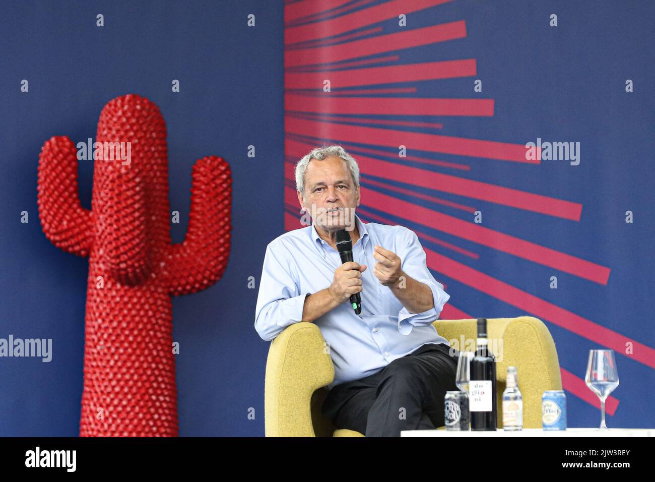 Der TG-Direktor von La7, interviewt von Marco Castelnuovo beim F“estival della TV di Dogliani (CN)“ Credit: Norberto Maccagno/Alamy Live News Stockfoto