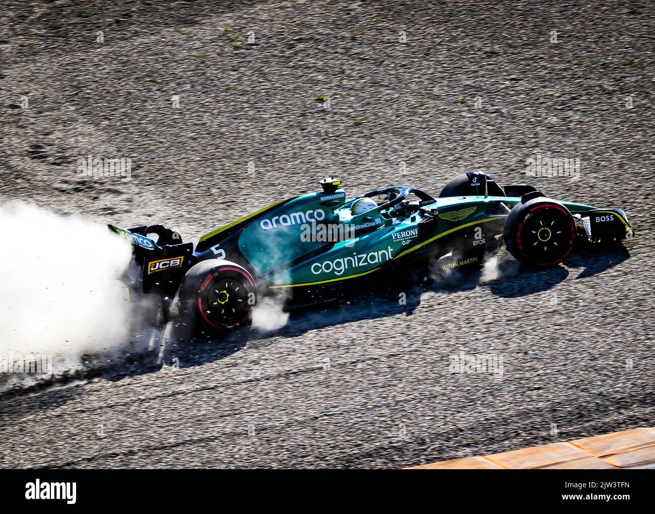 ZANDVOORT - Sebastian Vettel (Aston Martin) schießt beim Qualifying vor dem Grand Prix der Niederlande F1 auf dem Circuit van Zandvoort am 3. September 2022 in Zandvoort, Niederlande, von der Strecke ab. REMKO DE WAAL Stockfoto