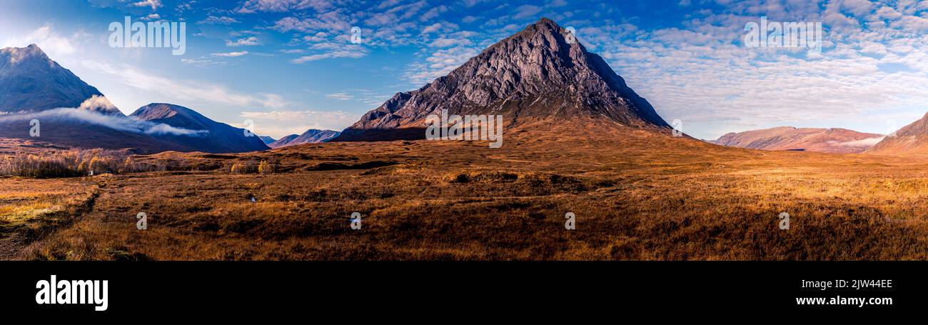 Ein Panoramablick auf Buachaille Etive Mor an einem sonnigen Morgen Stockfoto