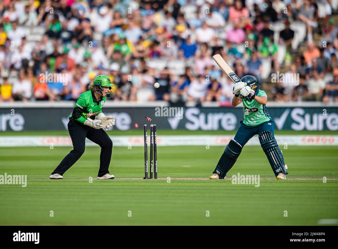 LONDON, GROSSBRITANNIEN. 03.. September 2022. Carla Rudd von Southern Brave nimmt das Wicket von Kira Chathli von Oval Invincibles während des Hundert-Frauen-Finales - Oval Invincibles vs Southern Brave am Samstag, dem 03. September 2022, auf dem Lord's Cricket Ground in LONDON ENGLAND ein. Kredit: Taka G Wu/Alamy Live Nachrichten Stockfoto