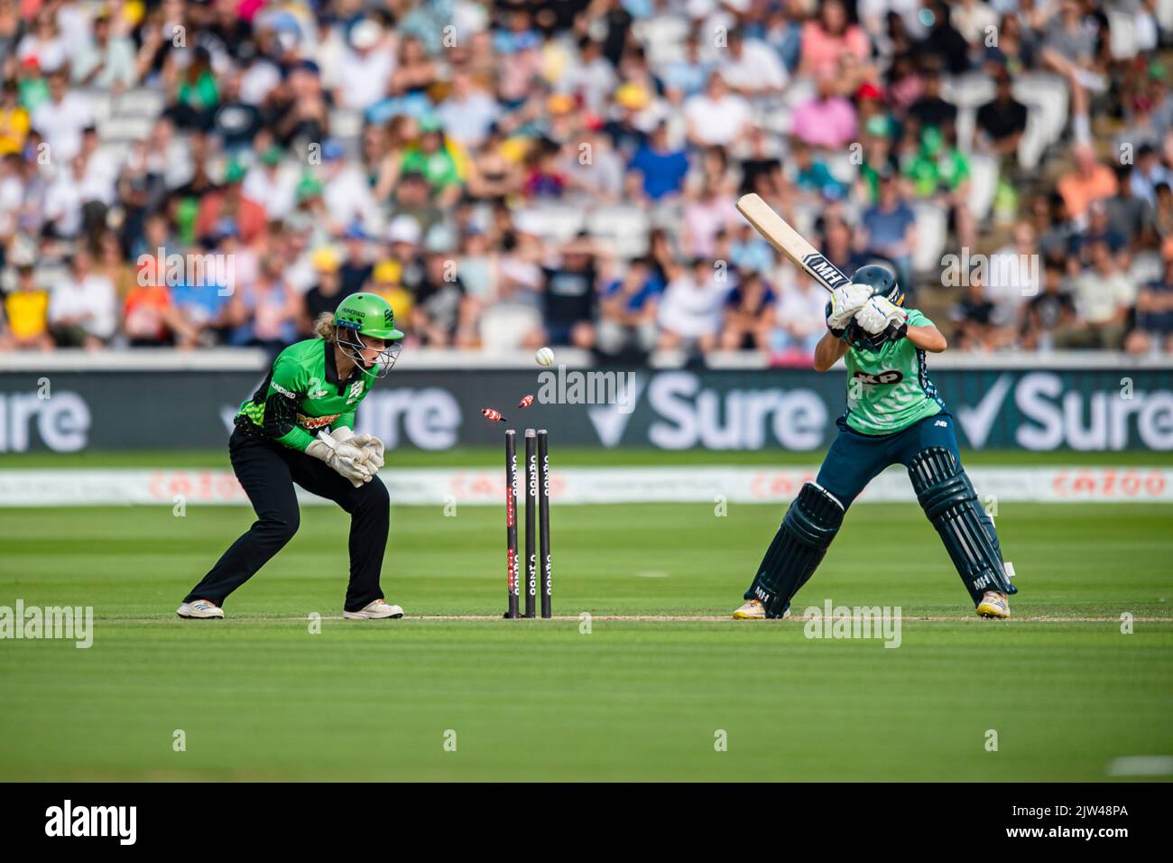 LONDON, GROSSBRITANNIEN. 03.. September 2022. Carla Rudd von Southern Brave nimmt das Wicket von Kira Chathli von Oval Invincibles während des Hundert-Frauen-Finales - Oval Invincibles vs Southern Brave am Samstag, dem 03. September 2022, auf dem Lord's Cricket Ground in LONDON ENGLAND ein. Kredit: Taka G Wu/Alamy Live Nachrichten Stockfoto