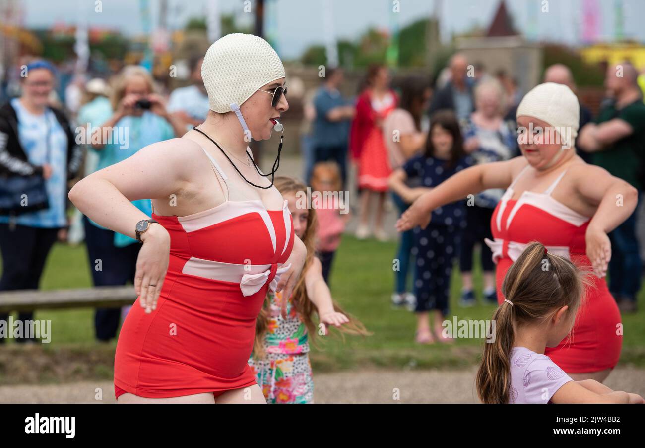 Morecambe, Lancashire, Großbritannien. 3. September 2022. Straßenunterhaltung beim Vintage by the Sea Festival, Morecambe, Großbritannien. Quelle: John Eveson/Alamy Live News Stockfoto