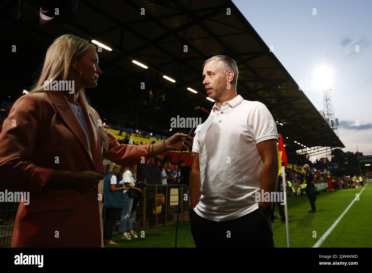 DEVENTER - (lr) ESPN-Moderatorin Helene Hendriks, Schieß los.-Adler ...