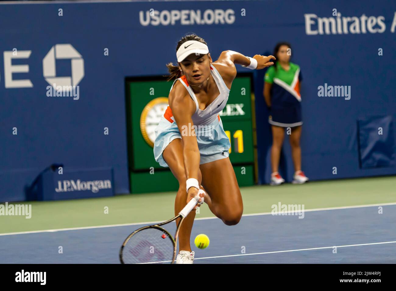 Emma Raducanu (GBR) während ihrer ersten Niederlage bei den US Open Tennis 2022. Stockfoto Emma Raducanu (GBR) während ihrer ersten Niederlage bei den US Open Tennis 2022. Stockfoto