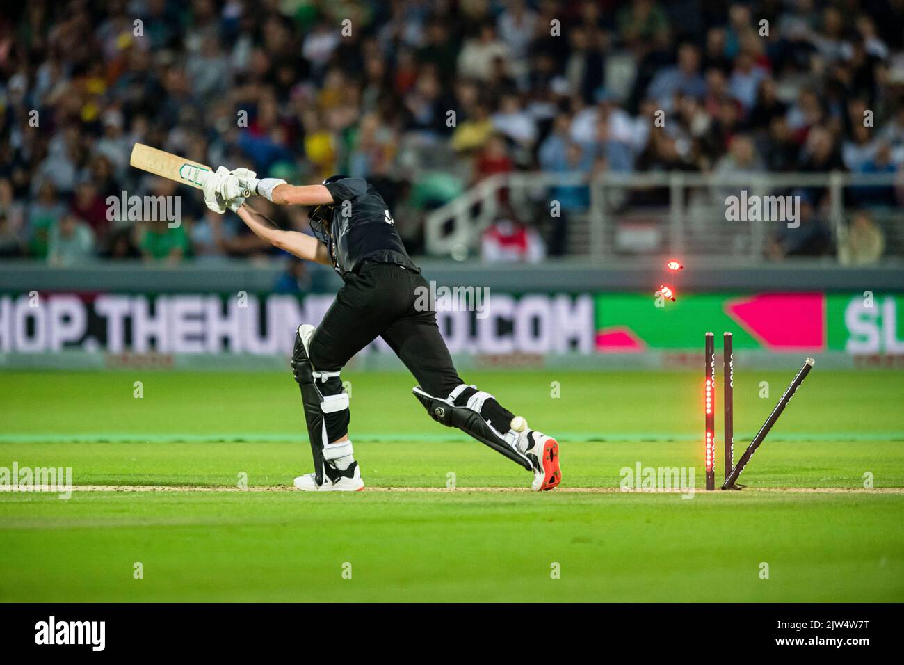 LONDON, GROSSBRITANNIEN. 03.. September 2022. Sam Cook von Trent Rockets hat während des Hundert-Herren-Finales - Trent Rockers vs Manchester Originals - am Samstag, den 03. September 2022 in LONDON ENGLAND, Richard Gleeson von Manchester Originals auf dem Lord's Cricket Ground bestiegen. Kredit: Taka G Wu/Alamy Live Nachrichten Stockfoto